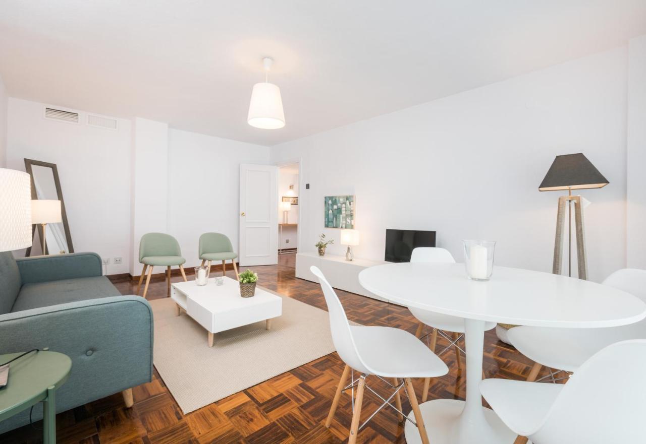 Apartamentos Paseo De La Farola Málaga Kültér fotó