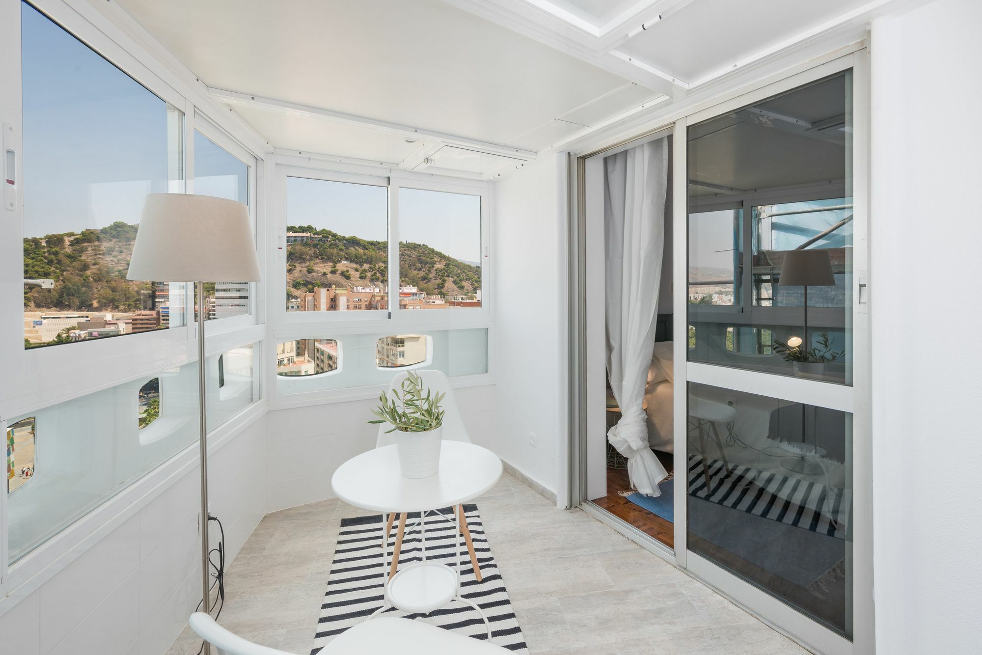 Apartamentos Paseo De La Farola Málaga Kültér fotó